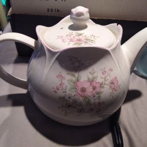 Tea kettle